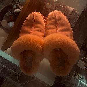 Size 8 UGGS Slippers